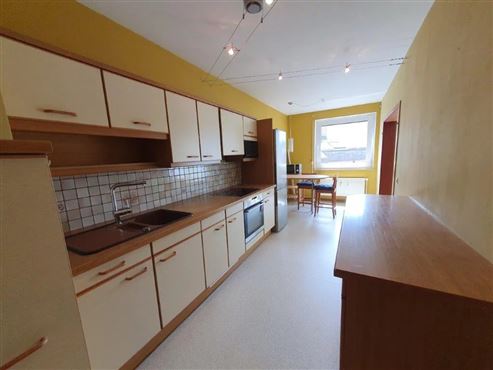 Zentrumsnah wohnen mit Komfort – Stadtwohnung mit Balkon & Garage