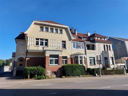 Charmante Duplex-Wohnung mit zwei Parkplätzen und Terrasse in zentraler Lage