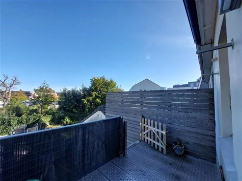 Charmante Duplex-Wohnung mit zwei Parkplätzen und Terrasse in zentraler Lage