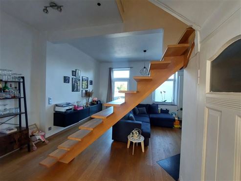 Charmante Duplex-Wohnung mit zwei Parkplätzen und Terrasse in zentraler Lage
