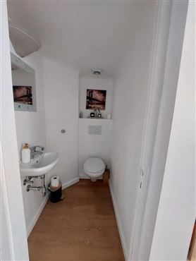 Charmante Duplex-Wohnung mit zwei Parkplätzen und Terrasse in zentraler Lage