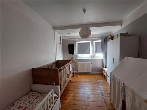 Charmante Duplex-Wohnung mit zwei Parkplätzen und Terrasse in zentraler Lage