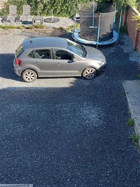 Charmante Duplex-Wohnung mit zwei Parkplätzen und Terrasse in zentraler Lage