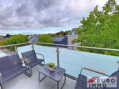 Frisch renovierte und komfortable Stadtwohnung mit Balkon und Garage