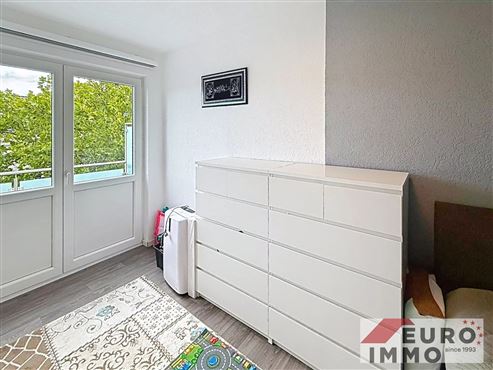 Frisch renovierte und komfortable Stadtwohnung mit Balkon und Garage