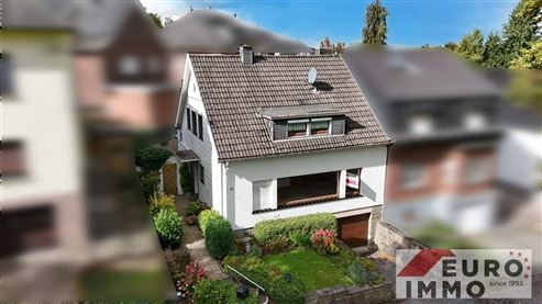 Einfamilienhaus mit Potenzial – renovierungsbedürftige Doppelhaushälfte in ruhiger Lage