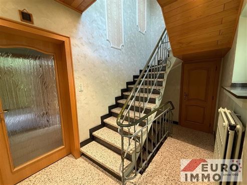 Einfamilienhaus mit Potenzial – renovierungsbedürftige Doppelhaushälfte in ruhiger Lage