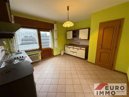 Einfamilienhaus mit Potenzial – renovierungsbedürftige Doppelhaushälfte in ruhiger Lage