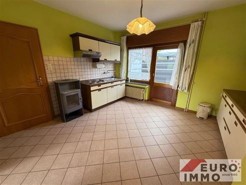 Einfamilienhaus mit Potenzial – renovierungsbedürftige Doppelhaushälfte in ruhiger Lage
