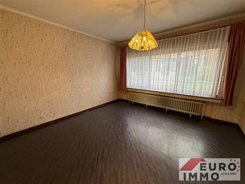Einfamilienhaus mit Potenzial – renovierungsbedürftige Doppelhaushälfte in ruhiger Lage