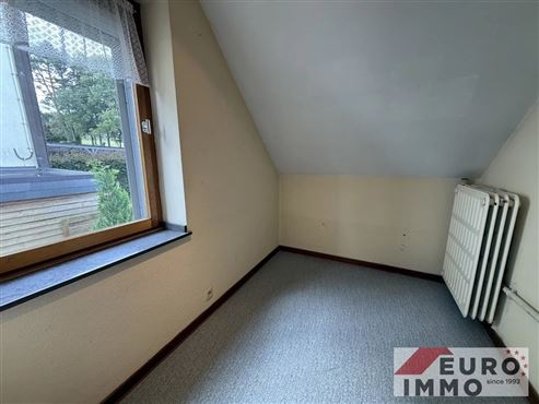 Einfamilienhaus mit Potenzial – renovierungsbedürftige Doppelhaushälfte in ruhiger Lage