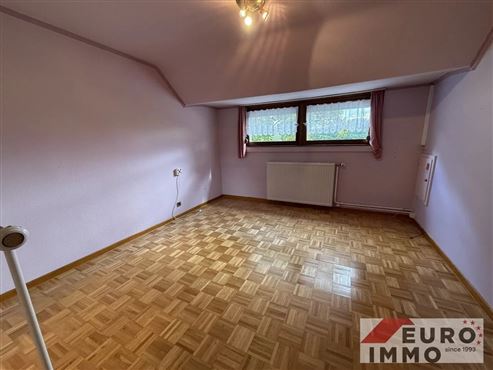 Einfamilienhaus mit Potenzial – renovierungsbedürftige Doppelhaushälfte in ruhiger Lage