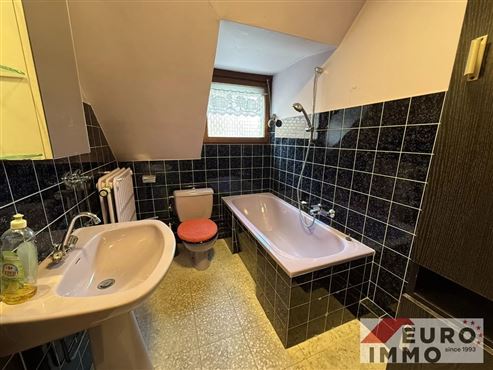 Einfamilienhaus mit Potenzial – renovierungsbedürftige Doppelhaushälfte in ruhiger Lage