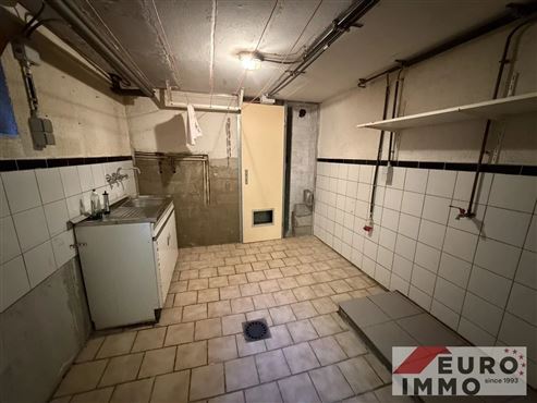 Einfamilienhaus mit Potenzial – renovierungsbedürftige Doppelhaushälfte in ruhiger Lage