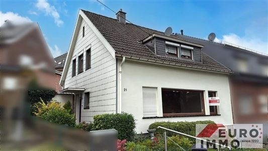 Einfamilienhaus mit Potenzial – renovierungsbedürftige Doppelhaushälfte in ruhiger Lage - 4700 Eupen, Belgien 