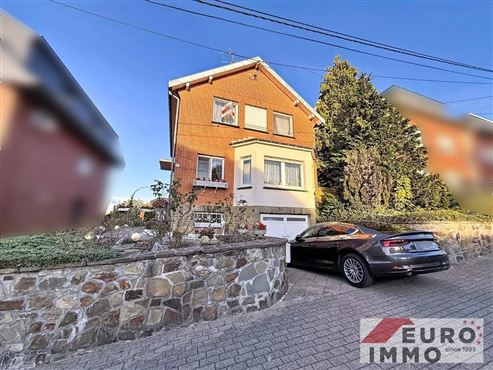 Chic, stilvoll und zentral – freistehendes Einfamilienhaus mit Garten in Eupen