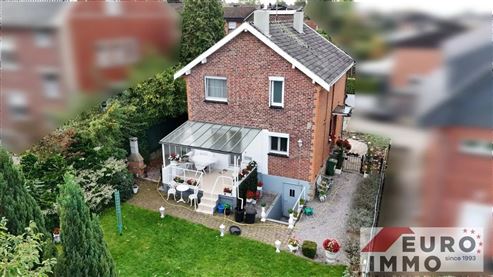 Chic, stilvoll und zentral – freistehendes Einfamilienhaus mit Garten in Eupen