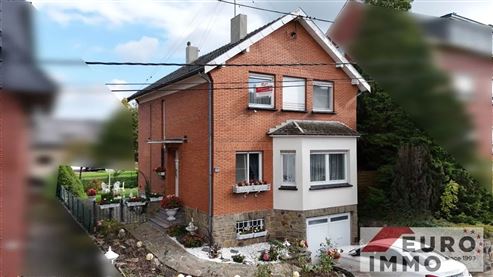 Chic, stilvoll und zentral – freistehendes Einfamilienhaus mit Garten in Eupen