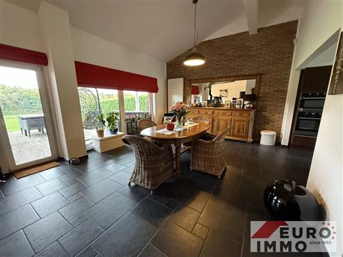 Seltene Gelegenheit: hochwertig und stilvoll renovierter Bungalow mit traumhaftem Weitblick in ruhiger Grünlage