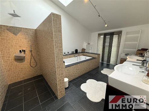 Seltene Gelegenheit: hochwertig und stilvoll renovierter Bungalow mit traumhaftem Weitblick in ruhiger Grünlage