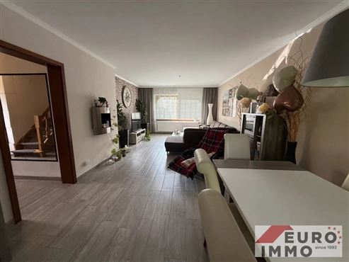 Zeitloses Reiheneckhaus mit Garage und Garten im deutsch-belgischen Grenzgebiet – ein Zuhause zum Wohlfühlen!