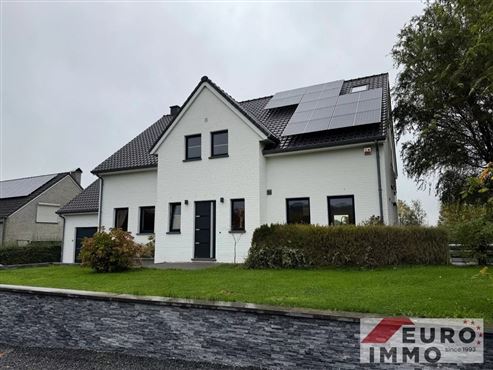 Willkommen in Ihrer exklusiven Familienvilla mit höchstem Wohnkomfort in naturverbundener Lage