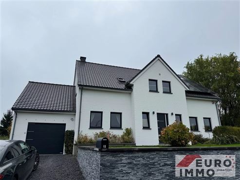 Willkommen in Ihrer exklusiven Familienvilla mit höchstem Wohnkomfort in naturverbundener Lage