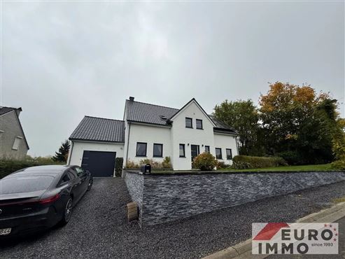Willkommen in Ihrer exklusiven Familienvilla mit höchstem Wohnkomfort in naturverbundener Lage
