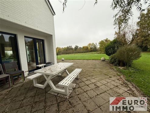 Willkommen in Ihrer exklusiven Familienvilla mit höchstem Wohnkomfort in naturverbundener Lage