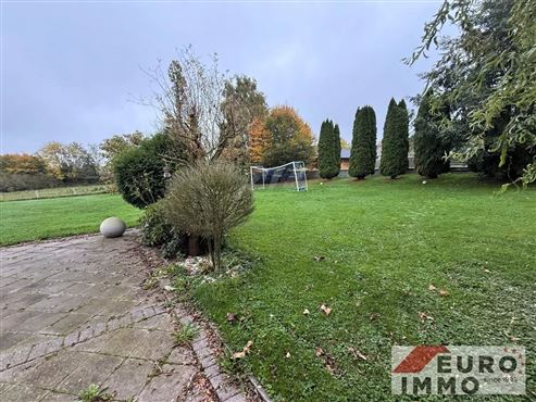 Willkommen in Ihrer exklusiven Familienvilla mit höchstem Wohnkomfort in naturverbundener Lage