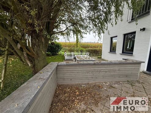 Willkommen in Ihrer exklusiven Familienvilla mit höchstem Wohnkomfort in naturverbundener Lage