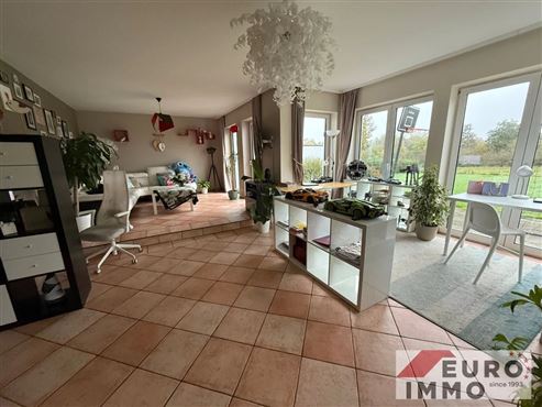 Willkommen in Ihrer exklusiven Familienvilla mit höchstem Wohnkomfort in naturverbundener Lage