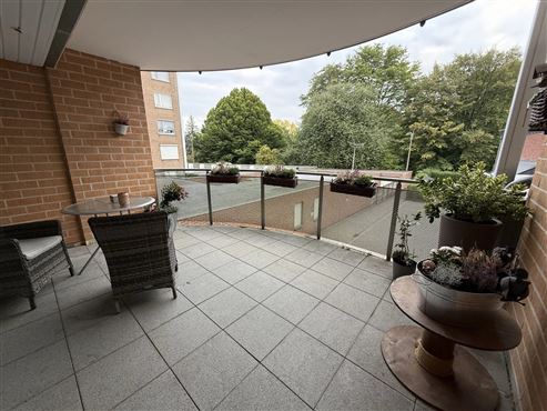 Im Herzen von Eupen – zeitgemäße und elegante Stadtwohnung mit großer Terrasse, Parkblick, Tiefgaragenstellplatz und Keller!