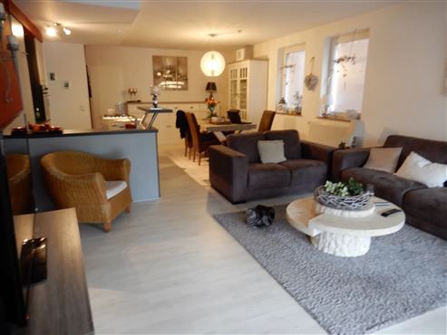 Im Herzen von Eupen – zeitgemäße und elegante Stadtwohnung mit großer Terrasse, Parkblick, Tiefgaragenstellplatz und Keller!