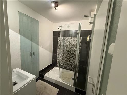 Im Herzen von Eupen – zeitgemäße und elegante Stadtwohnung mit großer Terrasse, Parkblick, Tiefgaragenstellplatz und Keller!