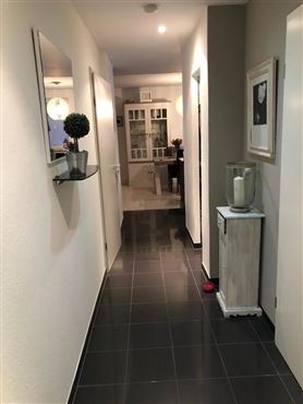 Im Herzen von Eupen – zeitgemäße und elegante Stadtwohnung mit großer Terrasse, Parkblick, Tiefgaragenstellplatz und Keller!