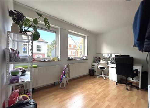 Im Herzen von Eupen – zeitgemäße und elegante Stadtwohnung mit großer Terrasse, Parkblick, Tiefgaragenstellplatz und Keller!