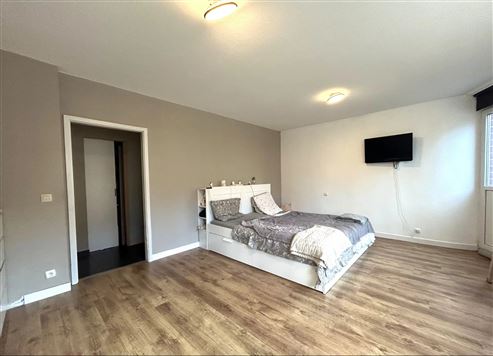 Im Herzen von Eupen – zeitgemäße und elegante Stadtwohnung mit großer Terrasse, Parkblick, Tiefgaragenstellplatz und Keller!
