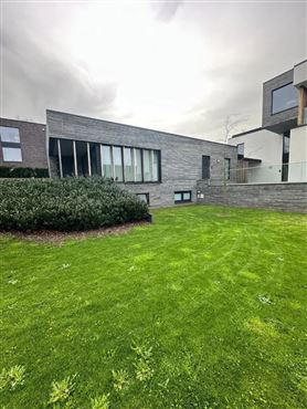 Exklusive Duplex-Wohnung mit Bungalow Charakter in begehrter Wohnlage: Stadtnah, ruhig und umgeben von Natur – Waldnähe inklusive