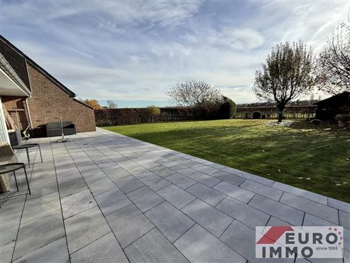 Ein Haus – zwei Wohneinheiten: Gepflegtes EFH mit separater Einliegerwohnung in grüner, ruhiger Lage und schneller Anbindung an zahlreiche Annehmlichkeiten