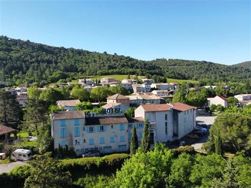 Außergewöhnliches Anwesen im Herzen der Drôme Provençale: Charmantes Hotel mit vielseitigem Potenzial – neu zu gestalten als Hotelprojekt, Gästehaus oder Familienanwesen