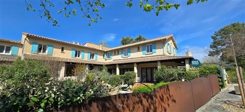 Außergewöhnliches Anwesen im Herzen der Drôme Provençale: Charmantes Hotel mit vielseitigem Potenzial – neu zu gestalten als Hotelprojekt, Gästehaus oder Familienanwesen