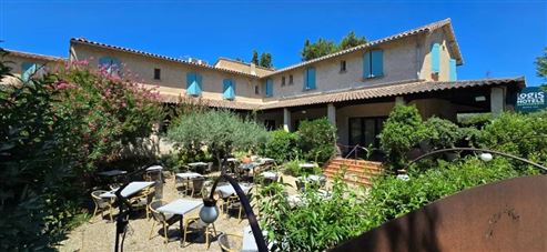 Außergewöhnliches Anwesen im Herzen der Drôme Provençale: Charmantes Hotel mit vielseitigem Potenzial – neu zu gestalten als Hotelprojekt, Gästehaus oder Familienanwesen