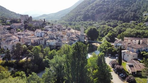 Außergewöhnliches Anwesen im Herzen der Drôme Provençale: Charmantes Hotel mit vielseitigem Potenzial – neu zu gestalten als Hotelprojekt, Gästehaus oder Familienanwesen