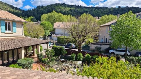 Außergewöhnliches Anwesen im Herzen der Drôme Provençale: Charmantes Hotel mit vielseitigem Potenzial – neu zu gestalten als Hotelprojekt, Gästehaus oder Familienanwesen