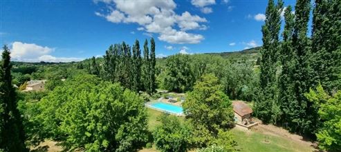 Außergewöhnliches Anwesen im Herzen der Drôme Provençale: Charmantes Hotel mit vielseitigem Potenzial – neu zu gestalten als Hotelprojekt, Gästehaus oder Familienanwesen