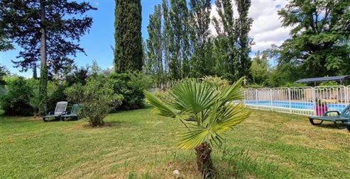 Außergewöhnliches Anwesen im Herzen der Drôme Provençale: Charmantes Hotel mit vielseitigem Potenzial – neu zu gestalten als Hotelprojekt, Gästehaus oder Familienanwesen