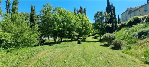 Außergewöhnliches Anwesen im Herzen der Drôme Provençale: Charmantes Hotel mit vielseitigem Potenzial – neu zu gestalten als Hotelprojekt, Gästehaus oder Familienanwesen