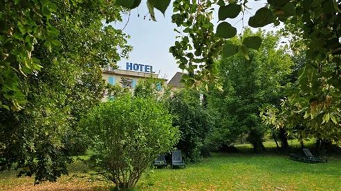Außergewöhnliches Anwesen im Herzen der Drôme Provençale: Charmantes Hotel mit vielseitigem Potenzial – neu zu gestalten als Hotelprojekt, Gästehaus oder Familienanwesen