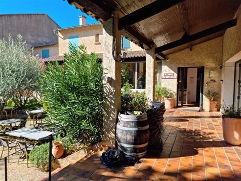 Außergewöhnliches Anwesen im Herzen der Drôme Provençale: Charmantes Hotel mit vielseitigem Potenzial – neu zu gestalten als Hotelprojekt, Gästehaus oder Familienanwesen